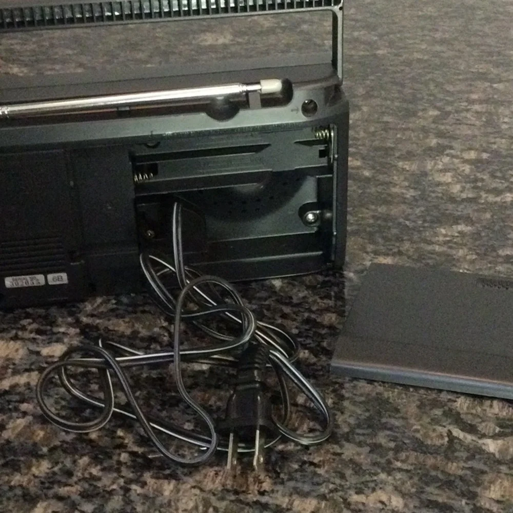 SONY FM/AM 2BAND RADIO ICF-24 - Picture 6 of 7